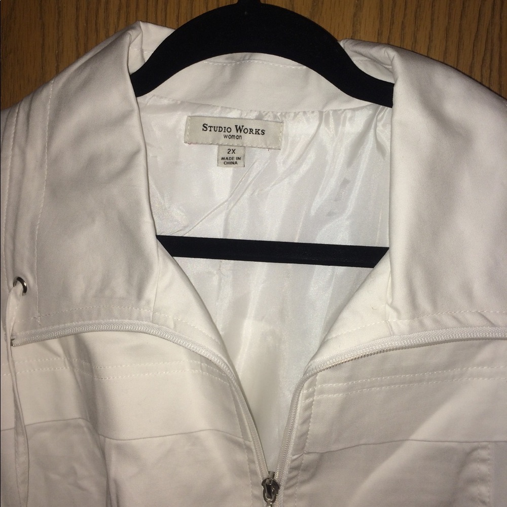 White jacket - Picture 2 of 4